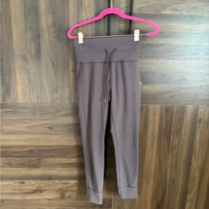 Vuori women’s  High-Waisted grayish purple Leggings small